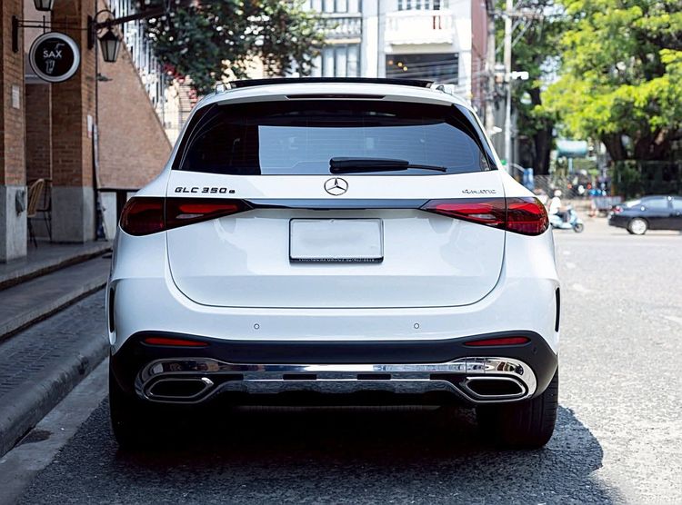 Mercedes-Benz GLC-Class 2025 GLC350e Sedan เบนซิน ไม่ติดแก๊ส เกียร์อัตโนมัติ ขาว รูปที่ 2