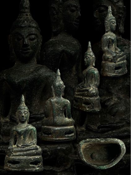 พระบูชาเชียงแสนสิงห์สาม เนื้อสัมฤทธิ์ หน้าตักกว้าง 3.5 cm. สูง 6.5 cm.