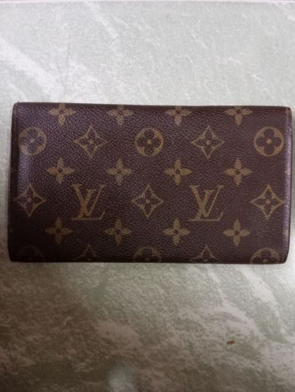 Louis Vuitton Monogram Trifold Wallet

 รูปที่ 2