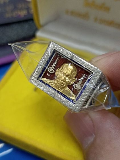 เเหวนหลวงพ่อพัฒน์ รุ่นเลื่อนสมณศักดิ์ เนื้อเงินหน้ากากทองคำ ครับ  รูปที่ 4