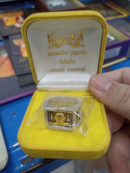 เเหวนหลวงพ่อพัฒน์ รุ่นเลื่อนสมณศักดิ์ เนื้อเงินหน้ากากทองคำ ครับ 