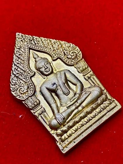 หลวงปู่จ้อย วัดศรีอุทุมพร จ.นครสวรรค์ พระขุนแผน ครบรอบ ๙๔ ปี  สร้างปี ๒๕๔๙ แท้ทันตัว  เนื้อทองเหลือง 
หลังเงา หลวงพ่อจ้อยนั่งเต็มองค์
