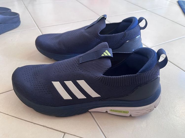 รองเท้าใส่เดิน Adidas ของแท้ สภาพ 90 เปอร์เซนต์บวก ครบกล่องครับ