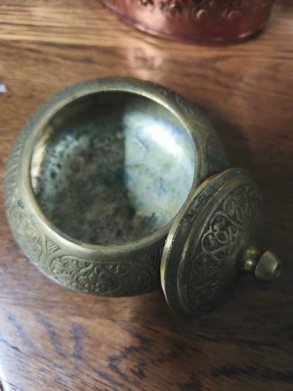 ตลับทองเหลืองตอกลายพรรณ รูปที่ 2