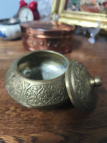 ตลับทองเหลืองตอกลายพรรณ รูปที่ 3