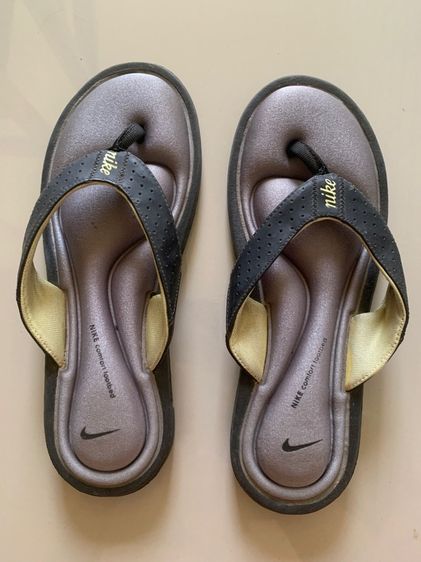 รองเท้าแตะไนกี้