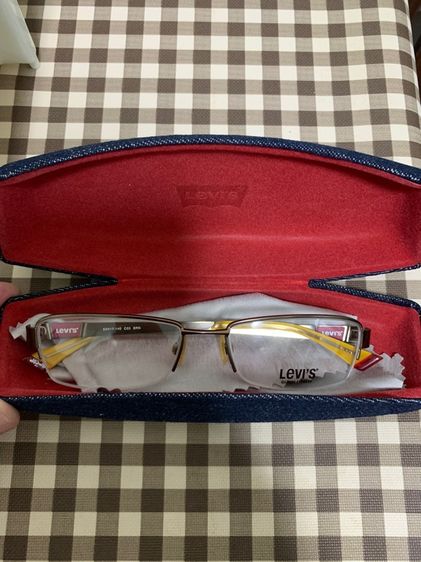 แว่นตาลีวาย