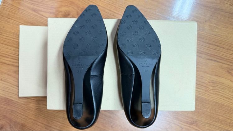 LA BELLA รองเท้าคัชชูส้นสูง “หนังแกะ” รุ่น LB AMORE QUEEN CLASSIC WEDGE “สีดำ”  รูปที่ 4
