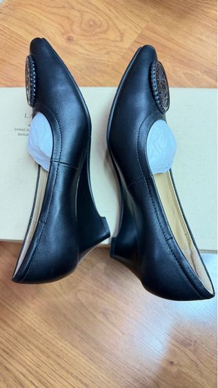 LA BELLA รองเท้าคัชชูส้นสูง “หนังแกะ” รุ่น LB AMORE QUEEN CLASSIC WEDGE “สีดำ”  รูปที่ 5