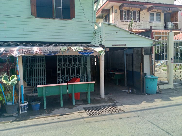 ที่ดินพร้อมสิ่งปลูกสร้าง