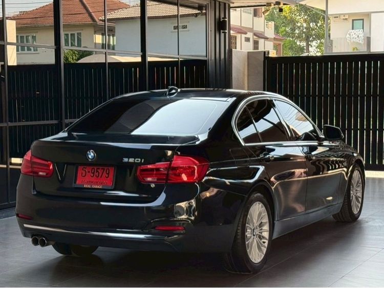 BMW Series 3 2017 320i Sedan เบนซิน ไม่ติดแก๊ส เกียร์อัตโนมัติ ดำ รูปที่ 4