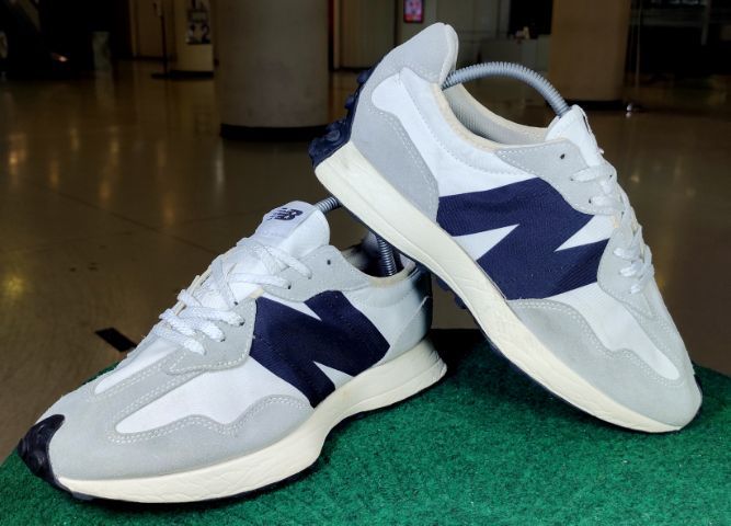 ขาว ผ้าใบ รองเท้าผ้าใบ UK 9 | EU 43 1/3 | US 9.5 รองเท้า💥New Balance 327💥ของแท้‼️พื้นนิ่ม เบา สวยๆ สภาพดี💥มี 2 คู่ไซร์ 40,43
