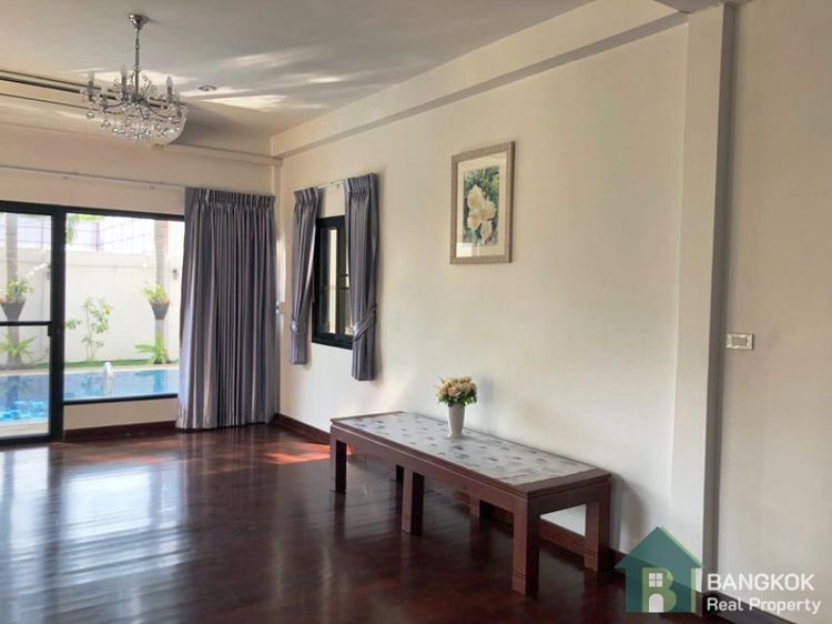 มีบางส่วน ให้เช่าบ้านเดี่ยว 3 ห้องนอน พร้อมสระว่ายน้ำ ใกล้ Bts เอกมัย รูปที่ 4