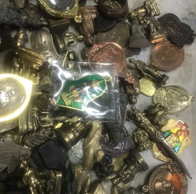 รวมพระเหรียญเกจิอาจารย์ดัง แบบสุ่ม 50 เหรียญ 3,900บาท รูปที่ 16