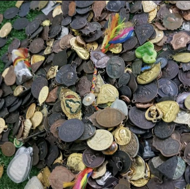 รวมพระเหรียญเกจิอาจารย์ดัง แบบสุ่ม 50 เหรียญ 3,900บาท รูปที่ 4