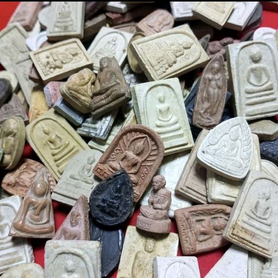 พระสวยพระกรุเก่ารวมถึงพระรอด ขายเหมาสุ่ม 70องค์ 