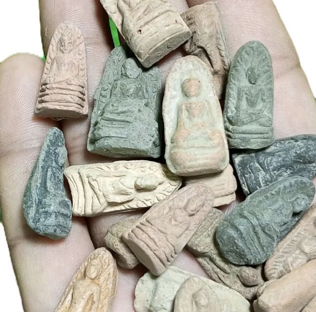 พระสวยพระกรุเก่ารวมถึงพระรอด ขายเหมาสุ่ม 70องค์  รูปที่ 2