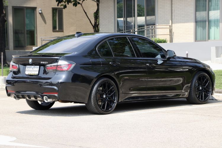 BMW Series 3 2015 320i Sedan เบนซิน ไม่ติดแก๊ส เกียร์อัตโนมัติ ดำ รูปที่ 4