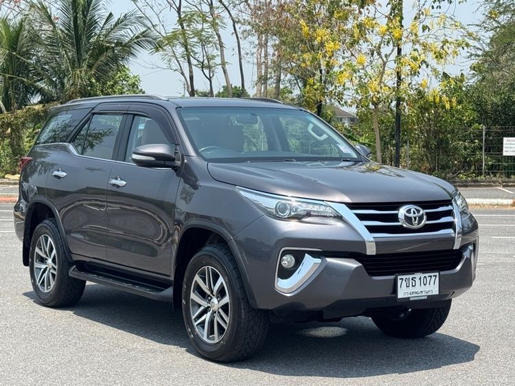 รถ Toyota Fortuner 2.8 V 4WD สี เทา