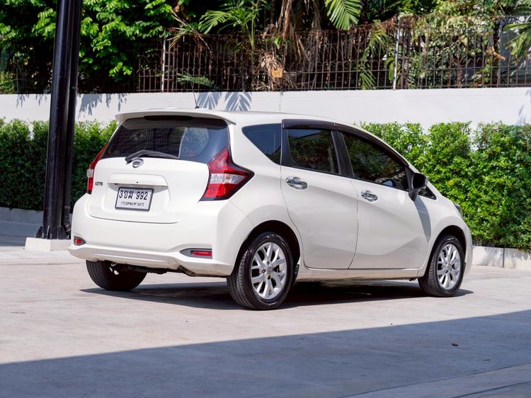 Nissan Note 2017 1.2 VL Sedan เบนซิน ไม่ติดแก๊ส เกียร์อัตโนมัติ ขาว รูปที่ 4