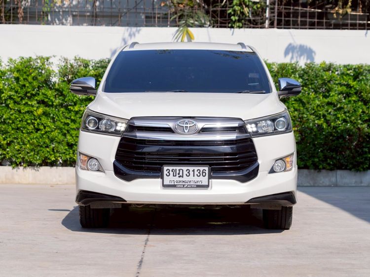 Toyota Innova 2017 2.8 Crysta V Utility-car ดีเซล ไม่ติดแก๊ส เกียร์อัตโนมัติ ขาว รูปที่ 2