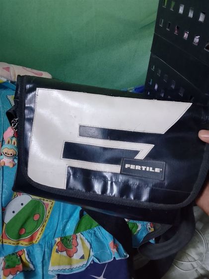 กระเป๋า Fertile