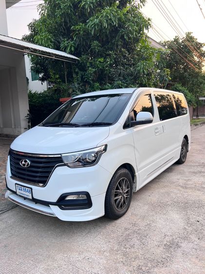 รถ Hyundai H-1  2.5 Elite สี ขาว