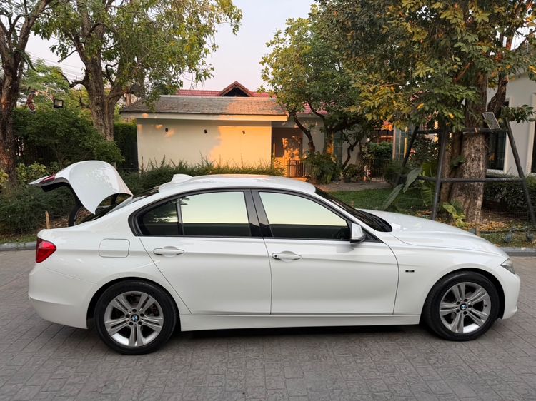 BMW Series 3 2014 320d Sedan ดีเซล ขาว รูปที่ 4