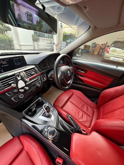 รถ BMW Series 3 320d สี ขาว