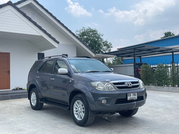 รถ Toyota Fortuner 2.7 V 4WD สี เทา