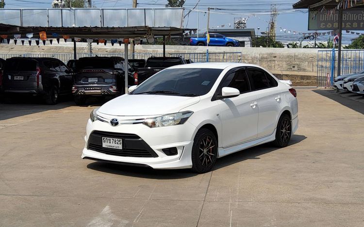 รถ Toyota Vios 1.5 J สี ขาว