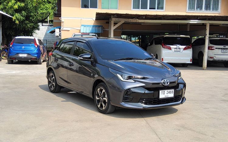 Toyota Yaris 2023 1.2 Premium Sedan เบนซิน ไม่ติดแก๊ส เกียร์อัตโนมัติ เทา รูปที่ 3