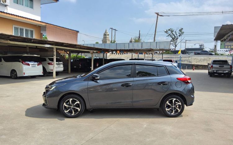 Toyota Yaris 2023 1.2 Premium Sedan เบนซิน ไม่ติดแก๊ส เกียร์อัตโนมัติ เทา รูปที่ 4