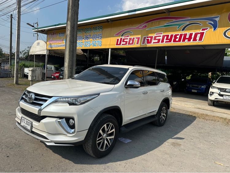รถ Toyota Fortuner 2.8 V 4WD สี ขาว