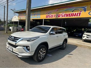 ขายครับ TOYOTA FORTUNER 2.8 4WD ปี 15จด16 ราคาตัดสด 588000