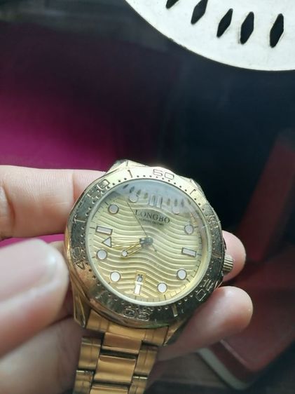 นาฬิกาข้อมือผู้ชายสีทอง ราคารวมส่งครับ