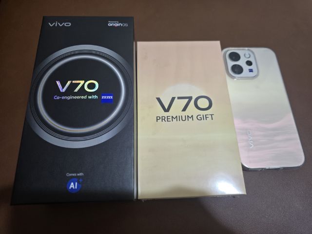 ขาย vivo v 70 สี gold