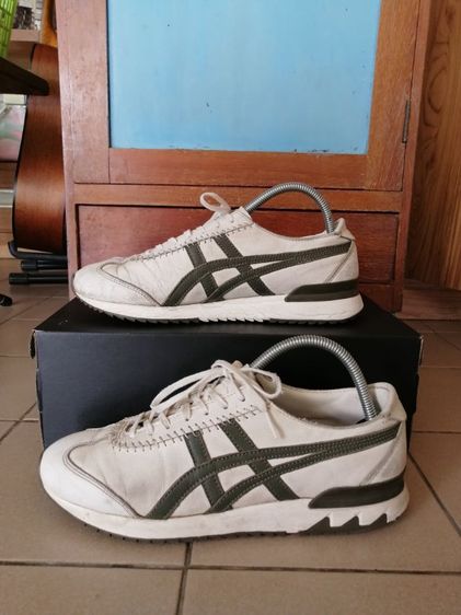 onitsuka​ tiger​ size 42 ส่งฟรีครับ