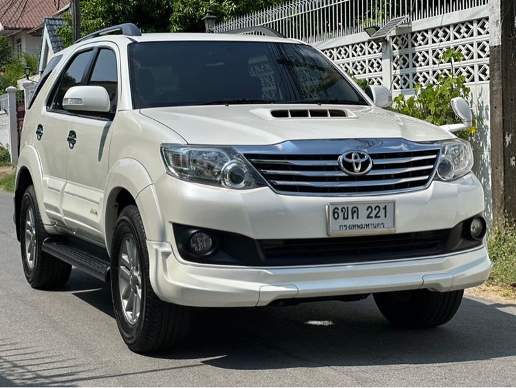 Toyota Fortuner 2013 3.0 V Utility-car ดีเซล ไม่ติดแก๊ส เกียร์อัตโนมัติ ขาว รูปที่ 3
