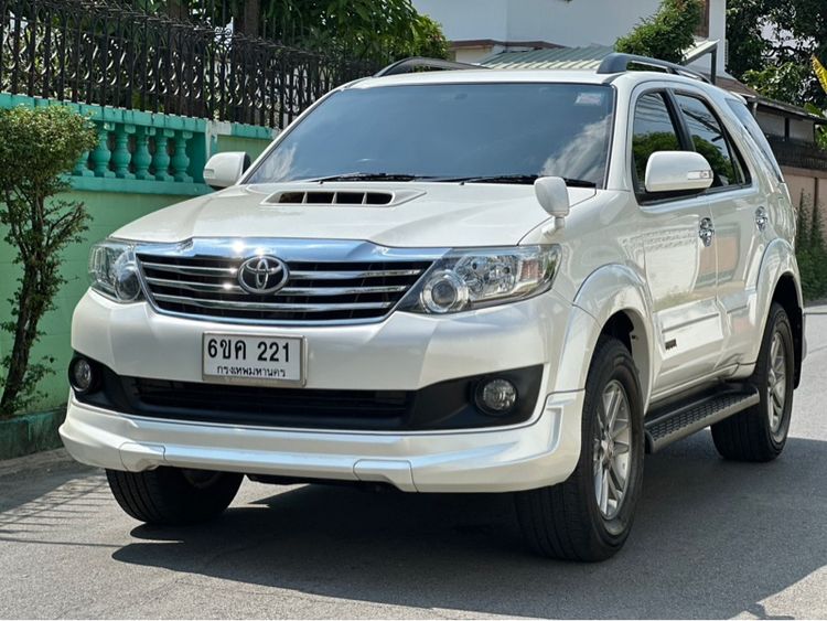 Toyota Fortuner 2013 3.0 V Utility-car ดีเซล ไม่ติดแก๊ส เกียร์อัตโนมัติ ขาว รูปที่ 2