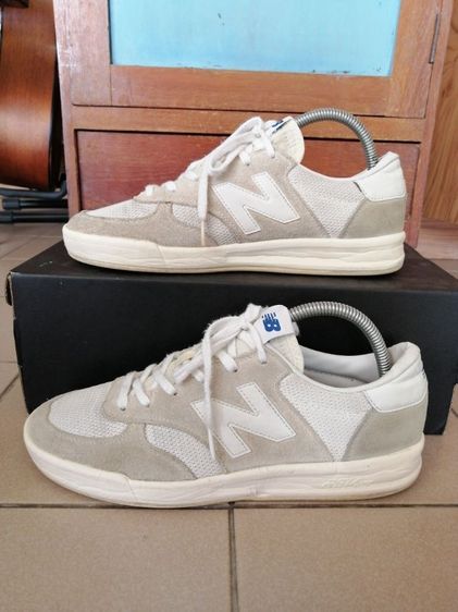 new balance​ 300 size 7.5 us ส่งฟรีครับ