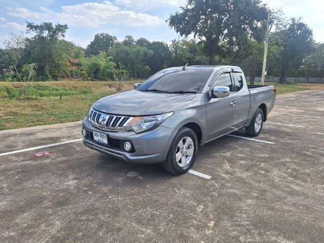 Mitsubishi Triton 2017 2.5 GLX Pickup ดีเซล ไม่ติดแก๊ส เกียร์ธรรมดา เทา รูปที่ 3
