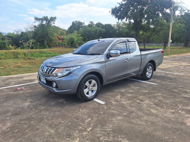 Mitsubishi Triton 2017 2.5 GLX Pickup ดีเซล ไม่ติดแก๊ส เกียร์ธรรมดา เทา รูปที่ 4