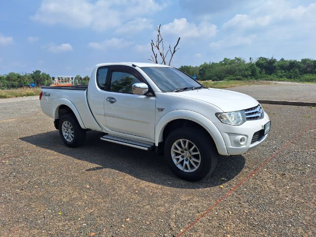 Mitsubishi Triton 2012 2.5 Plus VG Turbo Pickup ดีเซล ไม่ติดแก๊ส เกียร์ธรรมดา ขาว รูปที่ 3