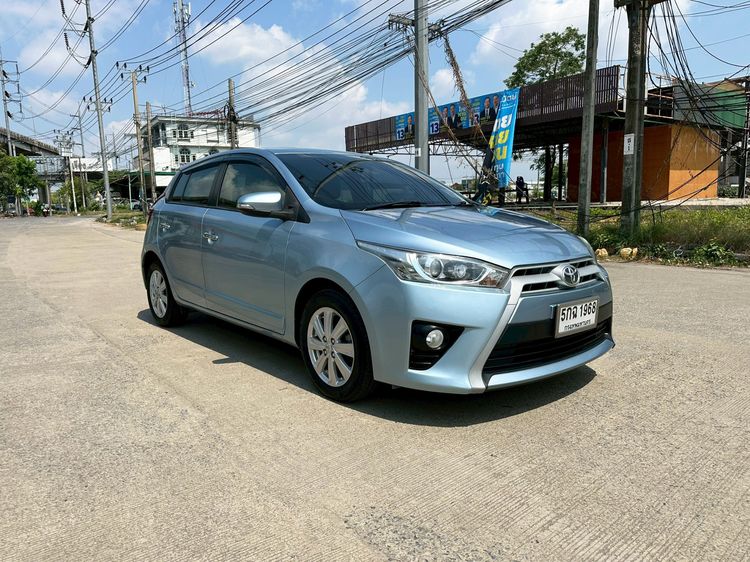รถ Toyota Yaris 1.2 G สี ฟ้า