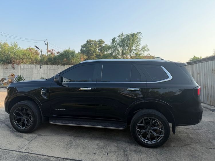 Ford Everest 2022 2.0 Titanium Plus 4WD Utility-car ดีเซล เกียร์อัตโนมัติ ดำ รูปที่ 3