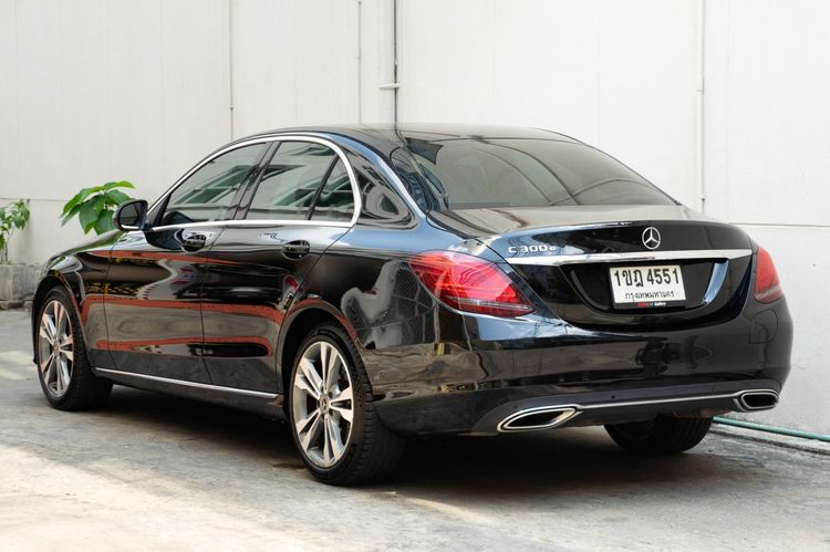 Mercedes-Benz C-Class 2020 C300 Sedan ปลั๊กอินไฮบริด (PHEV) ไม่ติดแก๊ส เกียร์อัตโนมัติ ดำ รูปที่ 2