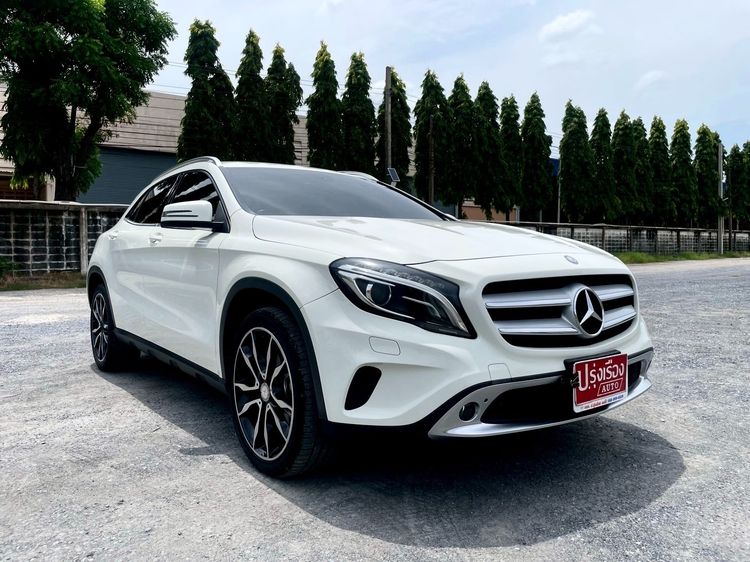 Mercedes-Benz GLA-Class 2017 GLA200 Sedan เบนซิน ไม่ติดแก๊ส เกียร์อัตโนมัติ ขาว รูปที่ 3