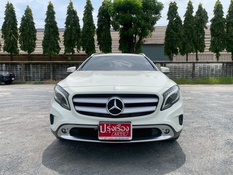 Mercedes-Benz GLA-Class 2017 GLA200 Sedan เบนซิน ไม่ติดแก๊ส เกียร์อัตโนมัติ ขาว รูปที่ 2