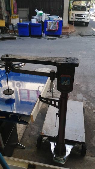 อื่นๆ รับเองมีของแถม ตราชั่งโรงสีโบราณ3พัน ทัก0813195660